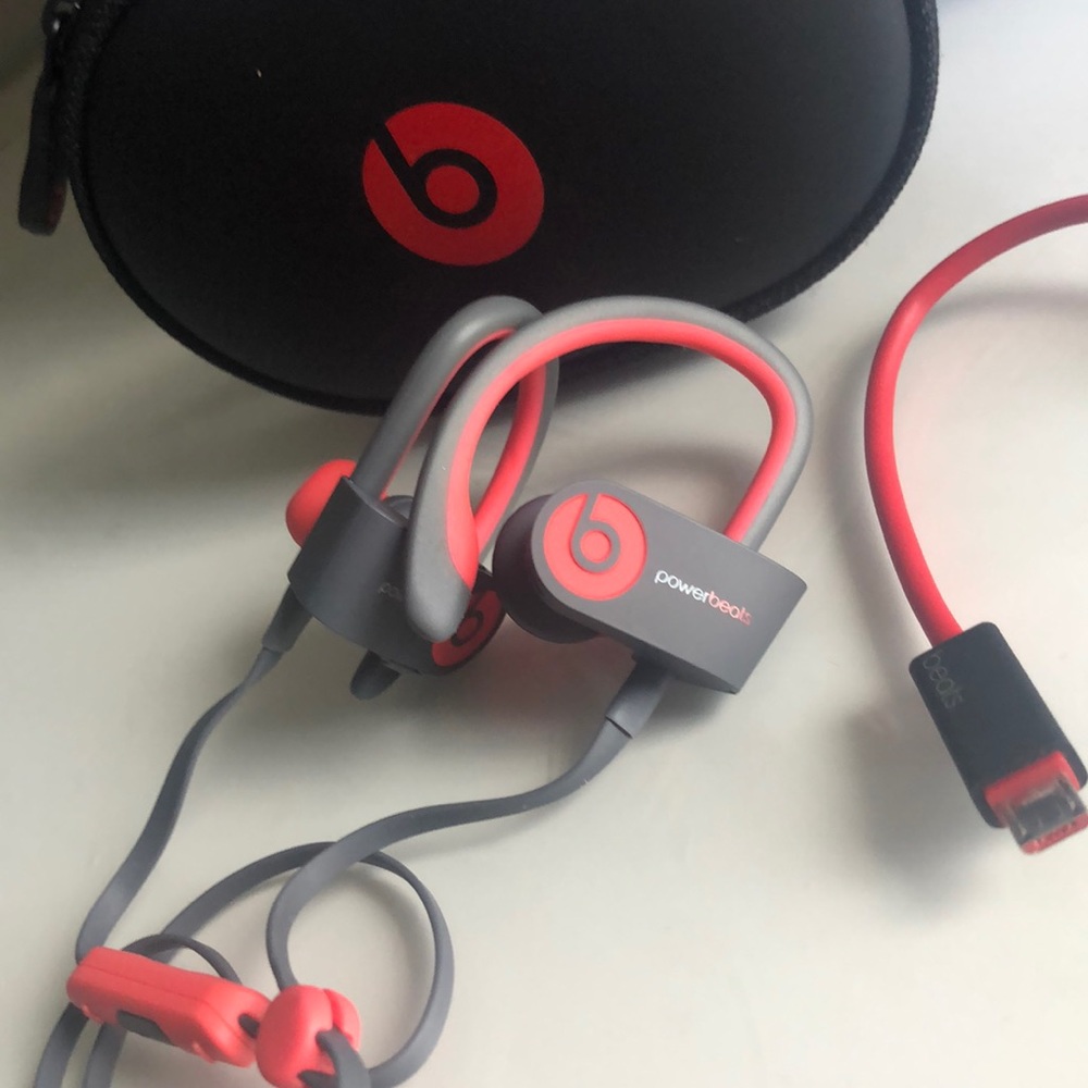 NWOT beats wireless headphones